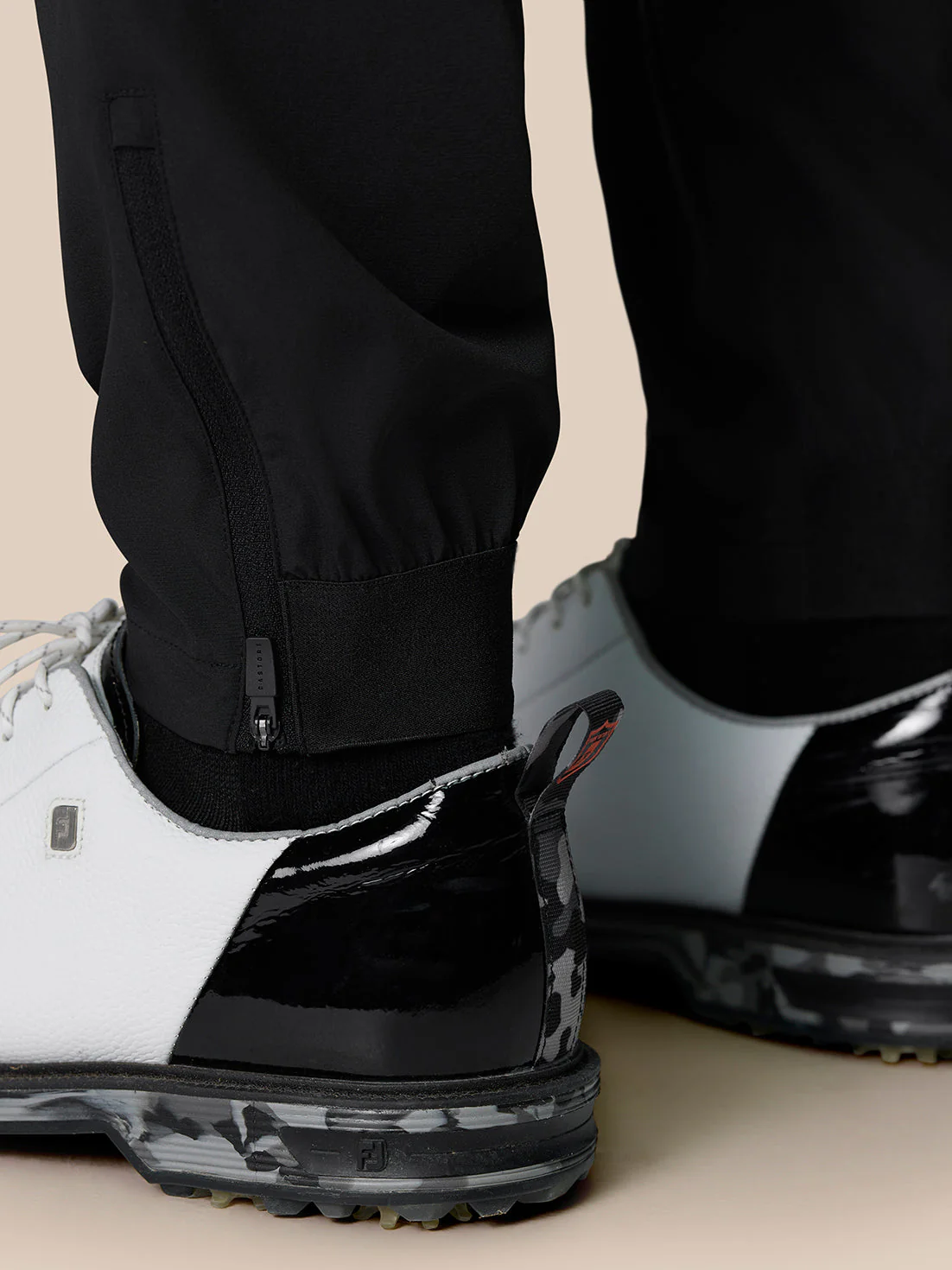 Golf Pinnacle 32" Trousers- Black - Image 3